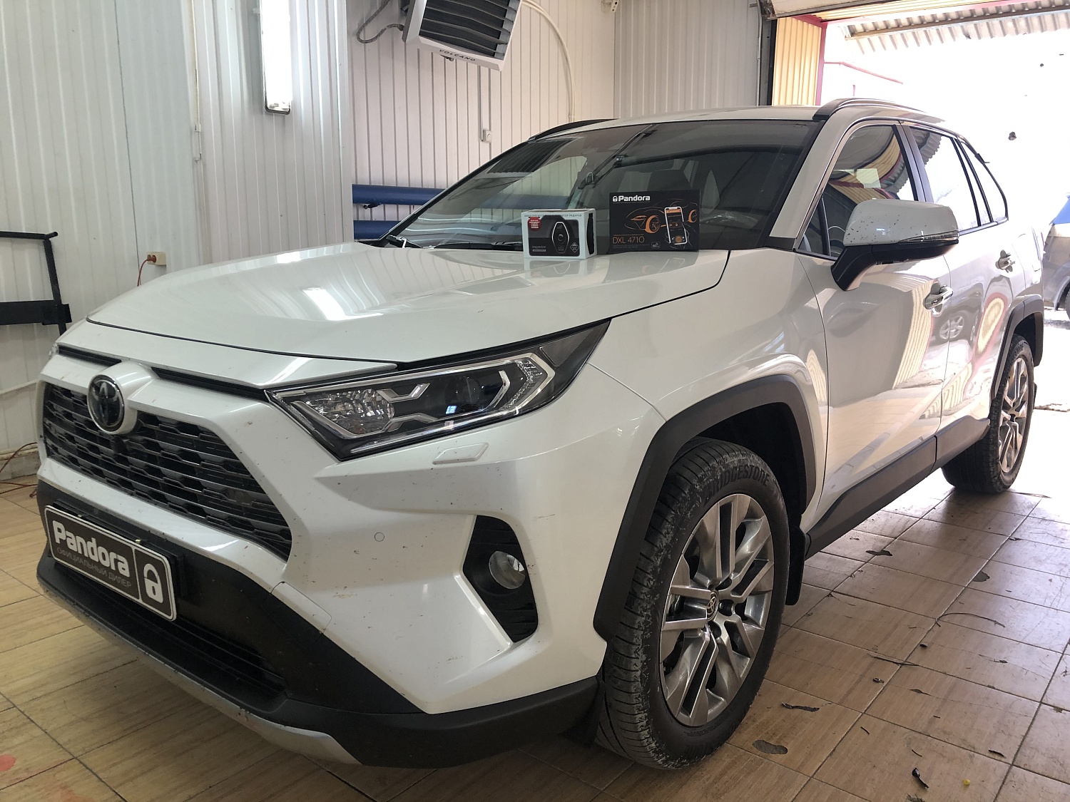 Toyota RAV4 / 2022 / Монтаж Pandora + Webasto