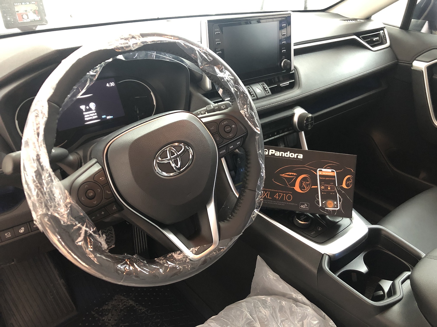 Toyota RAV4 / 2022 / Монтаж Pandora + Webasto