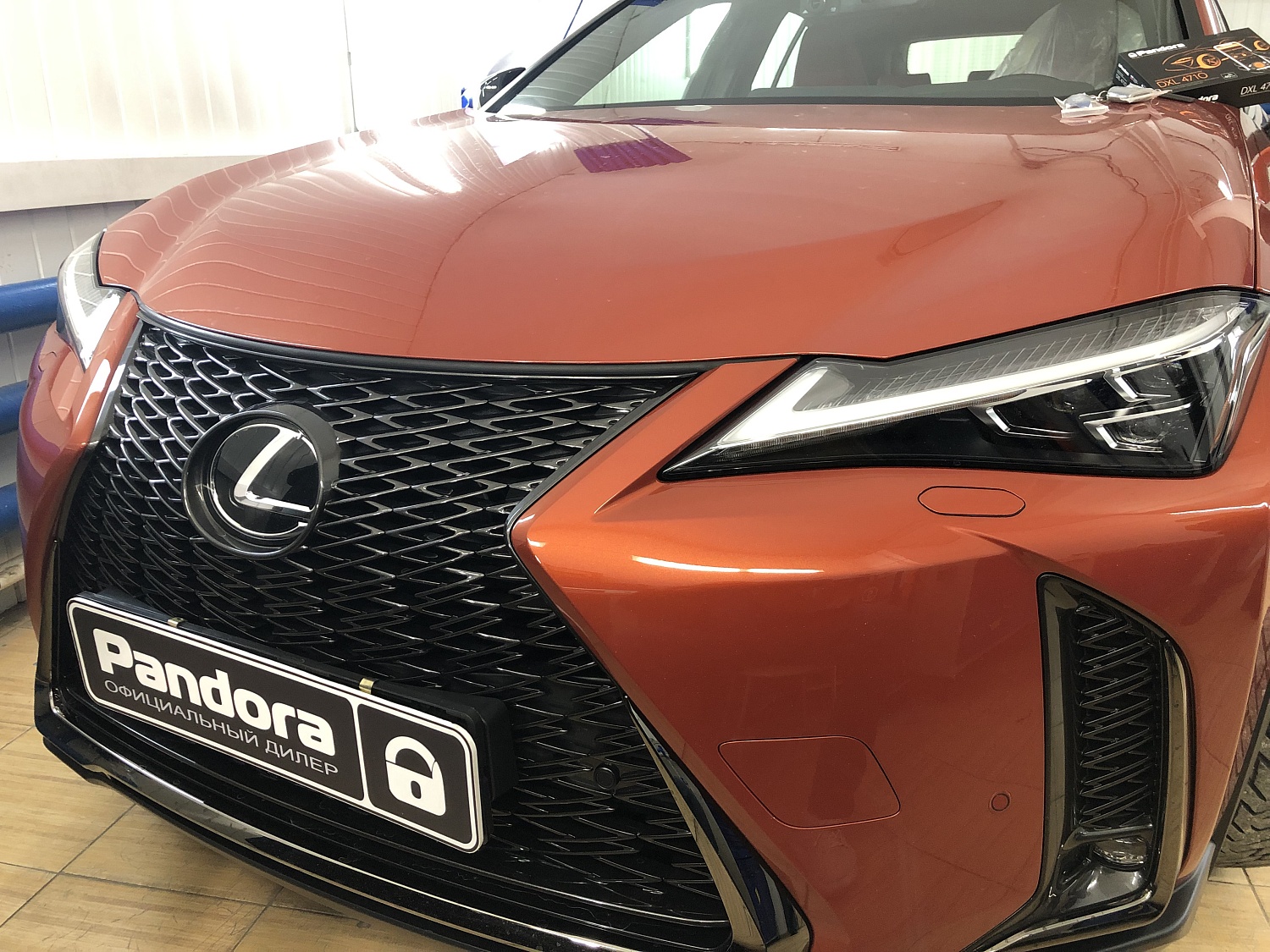 Lexus UX / Монтаж Охранного комплекса PANDORA DXL